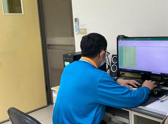 31歲的阿漢，參加學校公益彩券回饋金計畫的就業前成長團體，畢業後順利找到農委會畜產試驗所工作。（雲嘉南分署提供／劉秀芬台南傳真）