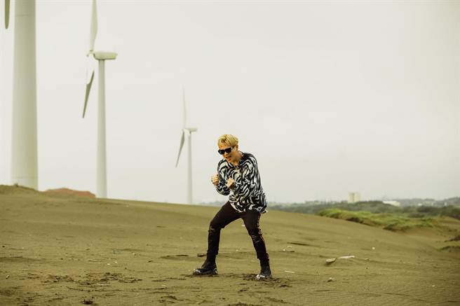 萧秉治第三波抒情歌曲〈逃〉，是首自我救赎抒情摇滚。（相信音乐提供）