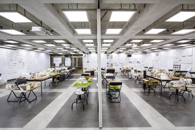 經歷踏查後的「水南嵌、好生活2050」小住宅設計專案讓學生規劃2050年社區成果展。 （中原大學提供）