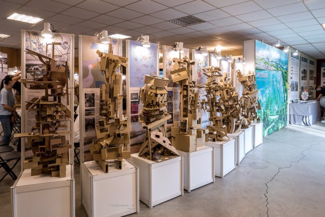 中原建築系｢不見城市的看」成果展提供居民對未來另類的想像。（中原大學提供）