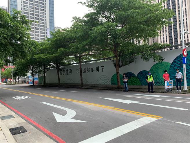 新竹市占梅路近期改为双向道，计可缩短住户返家交通时间5至8分钟，更减少慈云路车流。（陈育贤摄）