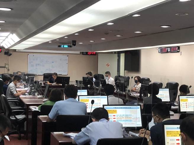 北市議會法規會今審查「台北市競選廣告物管理自治條例」。（楊亞璇攝）