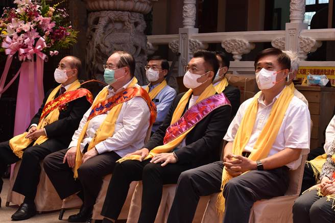 王金平（前排左一）与江启臣（前排右二）22日同场出席活动。（图／陈冠宇摄）