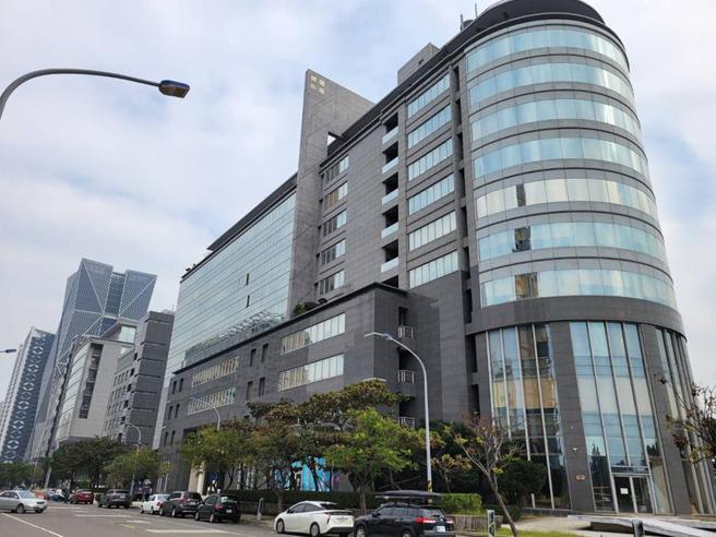 （高雄软体科技园区（如图），是国城建设董事长特助洪士庭建筑人生的第一件作品。图／顏瑞田）