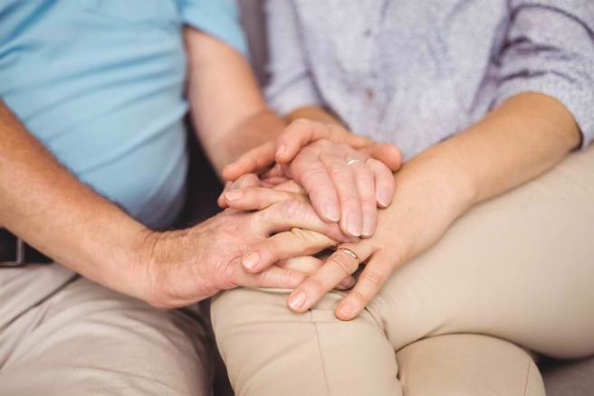 83岁营养专家娶35岁嫩妻，两人还生下一个孩子，让不少人直呼老当益壮。(示意图/达志影像)