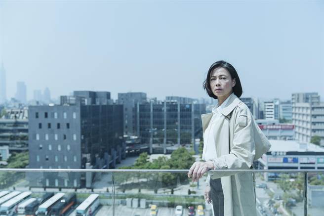 柯淑勤在《我愿意》饰演检察官。（络思本娱乐制作公司提供）