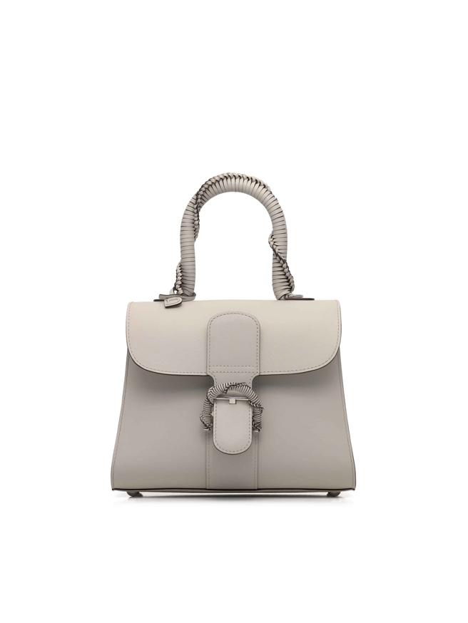 李沐喜欢谢欣颖所示范的Delvaux BRILLANT PM ENLACED 手提袋（冷冽灰），价格店洽。（Delvaux提供）