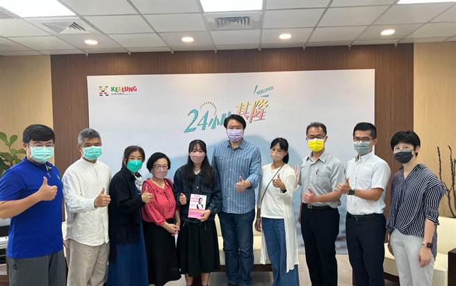 基隆市建德国中学生郑心宜文武双全，获「2022总统教育奖」。（陈彩玲摄）