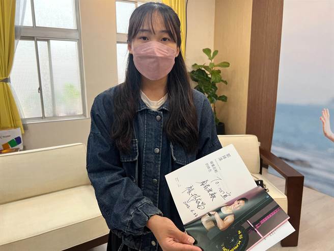 基隆市建德国中学生郑心宜文武双全，获「2022总统教育奖」。（陈彩玲摄）