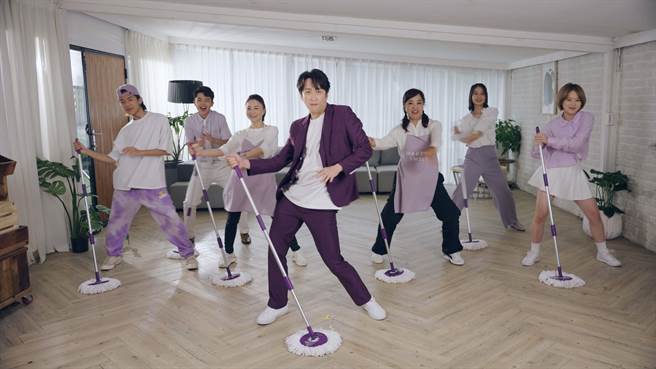 陈汉典日前和婆妈、学生、上班族一起跳「好神扭扭舞」。（利眾公关、品牌提供）