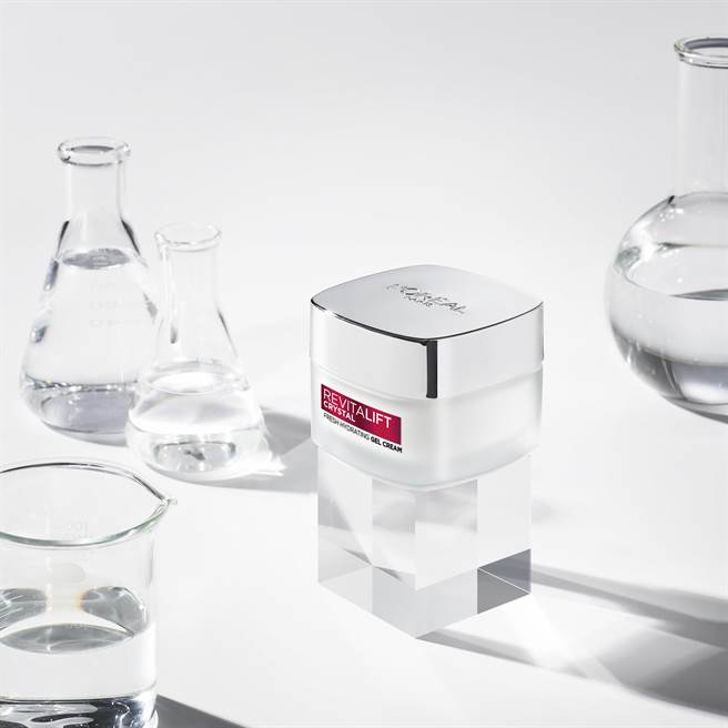 巴黎莱雅 活力紧致晶透青春凝冻情境图。（巴黎莱雅提供）