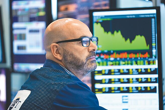 人为泡沫化的经济面对硬着陆的巨大风险，派对能不结束吗？图／美联社