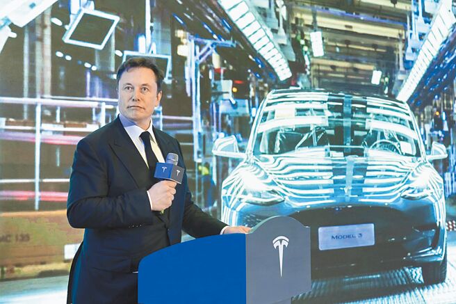 特斯拉遭控違反勞工法，執行長穆斯克出面澄清。圖／美聯社