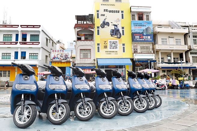 中华汽车携手乙顺绿能将小琉球打造全台最低碳岛屿，并邀请国人一同响应低碳旅游。	图／中华汽车提供