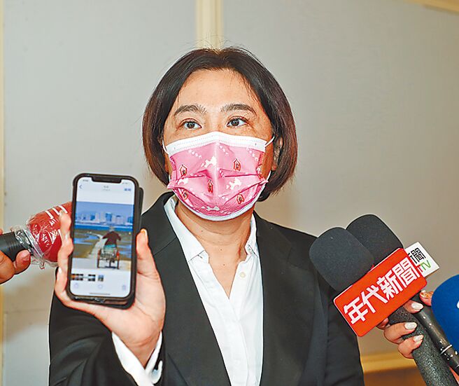 国民党立委陈玉珍（见图）21日受访表示，盖金厦大桥是金门大多数人的心声，她并出示自己的身分证，出生地显示为福建省金门县；盼不要用「大台湾」本位思想来霸凌金门。（刘宗龙摄）