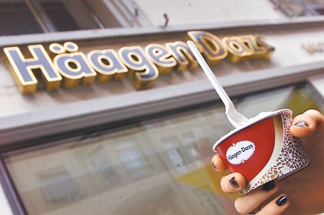 食藥署昨日公告最新邊境檢驗不合格項目，赫然發現法國知名冰淇淋品牌哈根達斯（Haagen-Dazs）香草冰淇淋農藥殘留不符規定，總共2批、5471公斤產品依規定需退運或銷毀。（美聯社）
