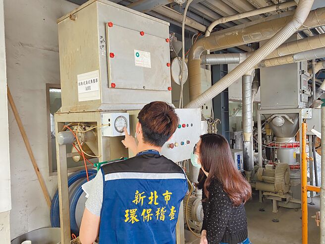 新北市空气品质感测物联网Smart air智慧平台导入内政部消防署火点资讯，即时掌握污染排放源与示警。（新北市环保局提供／叶德正新北传真）