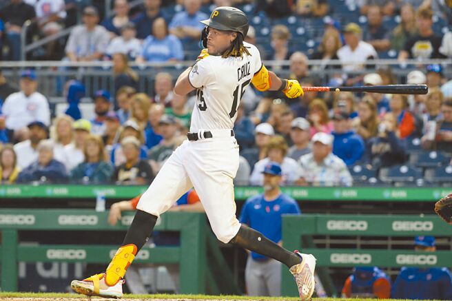 海盗新秀游击手欧尼尔克鲁兹本季首次升上大联盟，对小熊于3局下击出清光垒包的3分打点二垒打。（路透）