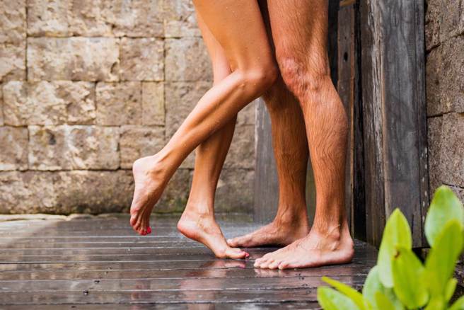 正妹认为男女交往前，必须先「嘿咻」当作最后的考验，但是却困惑于「试车算约炮吗？」。（示意图/shutterstock）