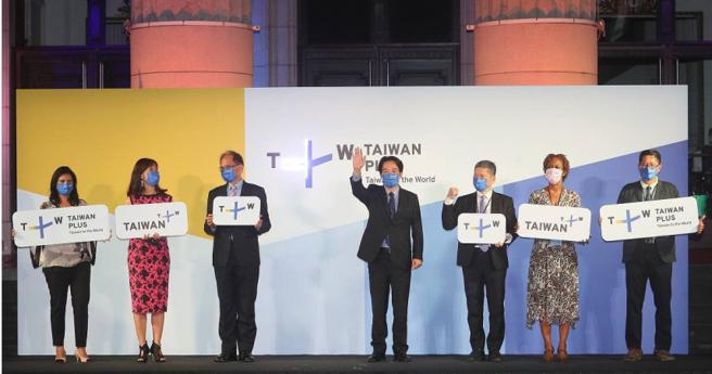 行政院大力推动的国际影音串流平台Taiwan Plus，自从去年8月30日开台以来，因流量、APP下载数过低，且台湾用户多于外国人用户，成效遭到质疑。图为Taiwan Plus开台时举行盛大国际记者会。（图／报系资料库）