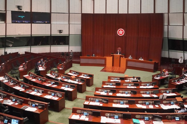 图为立法会主席梁君彦主持会议。（中新社）