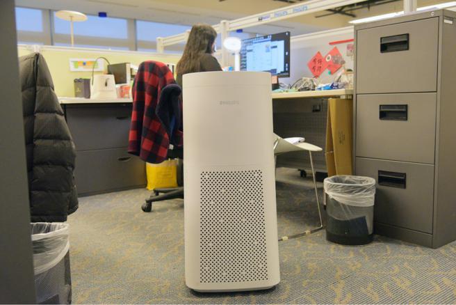 飞利浦UV-C 空气消毒机，使用时不影响周遭生物活动。（昕诺飞提供）