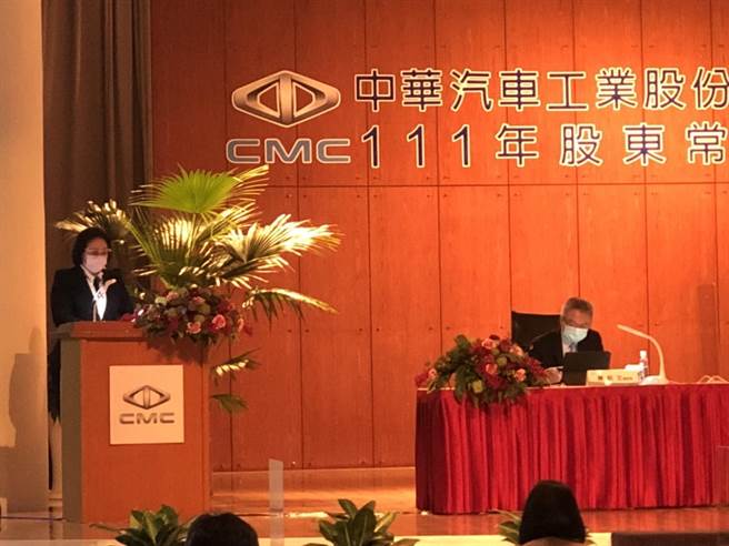 中华车董事长严陈莉莲（左）与总经理陈昭文（右）。（黄琮渊摄）