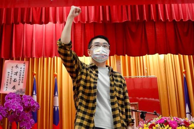 国民党基隆市长参选人谢国梁23日再摃民调公司，质疑民调的公正性。（谢国梁办公室提供／张志康基隆传真）