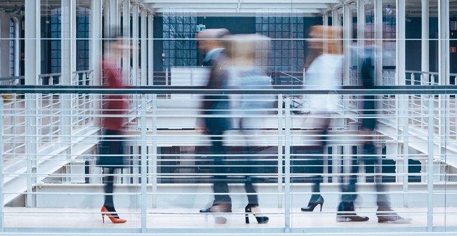 北部居大不易，返乡又忧心没有适合的工作，北漂族好苦恼！(示意图／shutterstock)