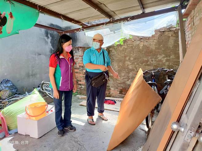 賴清美表示，住在月眉里的姚男未婚，多年來都以睡在寺廟口，或隨機民宅門口，全身加當只有一條棉被，幾件衣服以及臉盆，整個人骨瘦如柴。(賴清美提供／吳建輝彰化傳真)