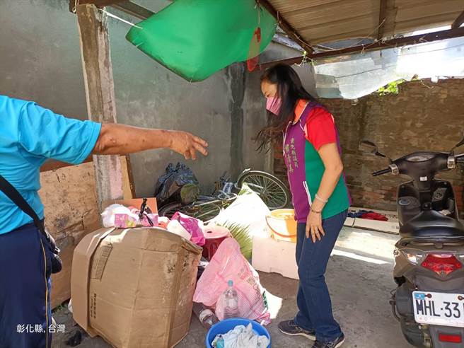 賴清美說，姚男已經肝癌末期，最近還確診，她也自掏腰給了他3000元，希望讓他感到社會的溫暖，不要繼續睡在屋簷下，目前縣府已經介入安置，讓他可以安養晚年，覺得這樣就足夠了。(賴清美提供／吳建輝彰化傳真)