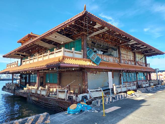 一旁海上御厨也同样老旧。（港务公司提供／高雄洪靖宜传真）