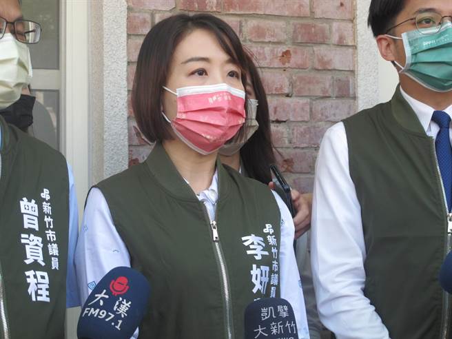 民進黨竹市黨團總召李妍慧反批民眾黨「做賊喊抓賊」，並稱辭職才是責任政治的展現。（王惠慧攝）