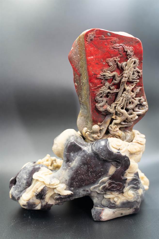 行政执行署新竹分署受嘱托拍卖红富海案扣押财物，8月分将举行第3波拍卖，包括多件珍贵鸡血石雕件。（新竹执行分署提供／谢明俊苗栗传真）