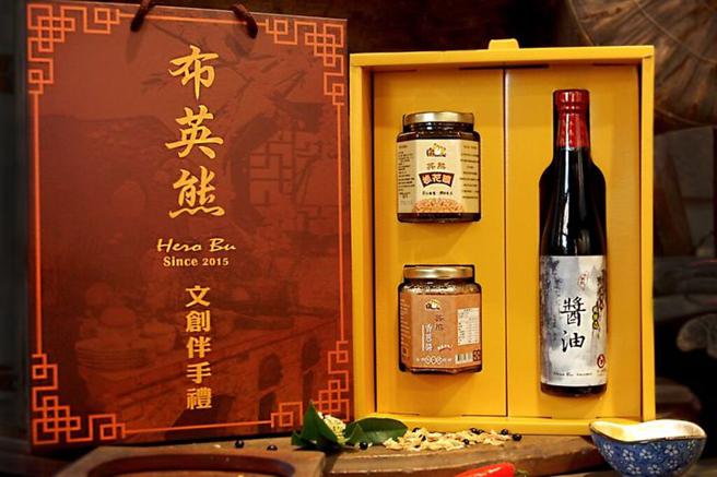 ▲布英熊文创伴手礼─桂花酿、香葱酱，酱油。　图：布英熊文化创艺馆／提供
