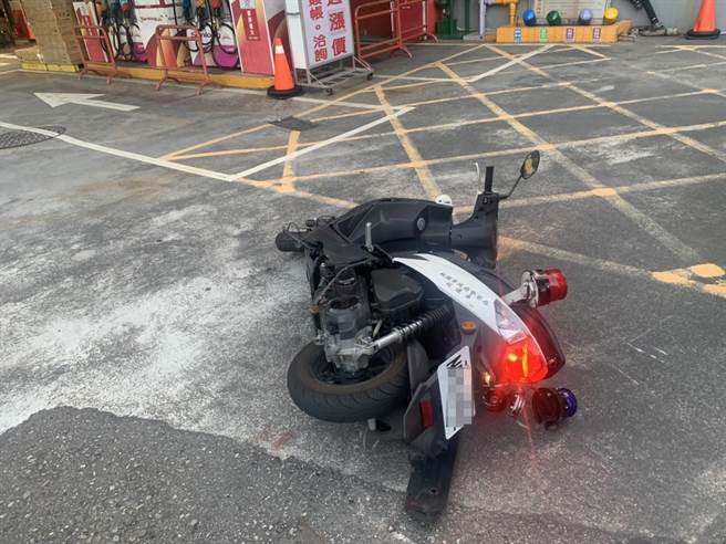 鍾男拒絕攔檢衝撞員警。（翻攝畫面／蔡明亘桃園傳真）