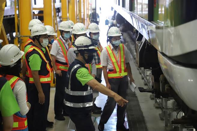 中捷綠線通車營運1周年，22日市府邀集專家、學者，完成首次年度定期檢查作業。（交通局提供／謝瓊雲台中傳真）