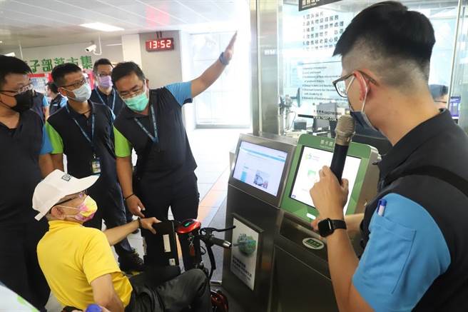 中捷綠線通車營運1周年，22日市府邀集專家、學者，完成首次年度定期檢查作業。（交通局提供／謝瓊雲台中傳真）