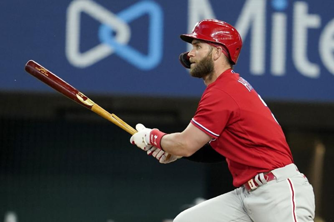 费城人头号炮手是上季国联MVP哈波。（美联社）