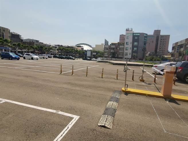 被视为国民党县长最佳竞选总部主场的空地，等候国民党参选人进驻已有多时了。（谢明俊摄）