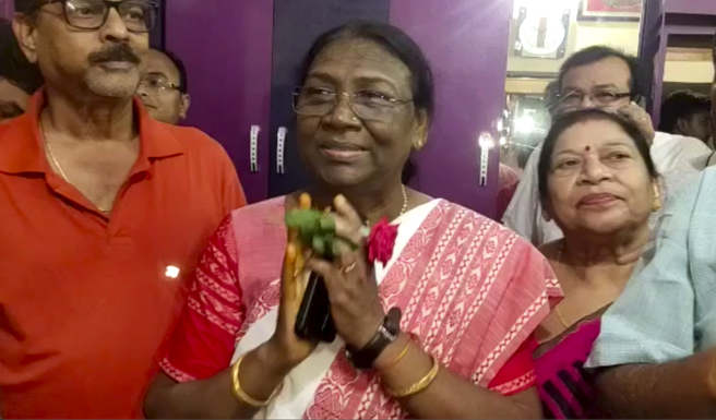 64岁的穆姆（Droupadi Murmu）出任东部奥里萨省（Odisha）多个高阶职位，而莫迪所属的印度人民党（Bharatiya Janata Party）在国会占多数，可望获得各省议会其他党的支持。(图／美联社)