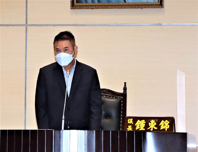 議長鍾東錦駁斥脫黨參選一說。（李京昇攝）