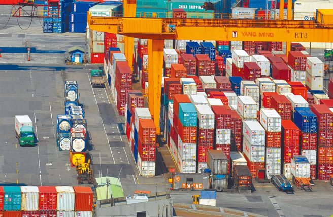 利空連續衝擊 台綜院下修全年GDP至3.8％。（本報資料照片）