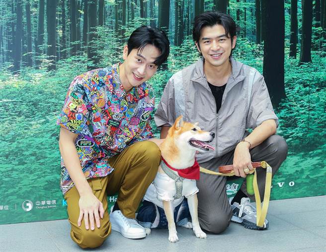 陈柏霖（右）、刘冠廷一起出席媒体茶叙。（粘耿豪摄）