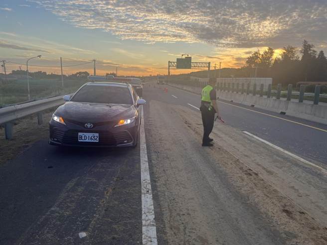 通霄警方到场协助处理。（翻摄照片／李京升苗栗传真）