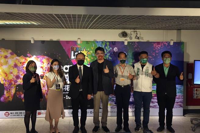 teamLab未来游乐园＆与花共生的动物们首度移师高雄，高市副市长史哲亲自到场感谢。（崔正纲摄）