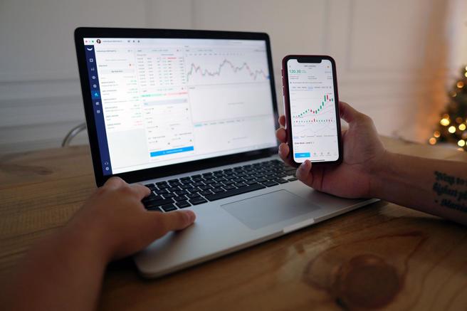 随着台股直直落，投信等法人强迫停损机制已被触发，法人筹码多杀多，加速个股自由落体式下跌。（图/理财周刊提供）