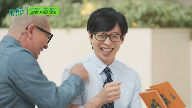 具俊晔(左)20多年前最失意时接受刘在锡(右)的关怀，如今以独家分享回报。（图／friDay影音提供）