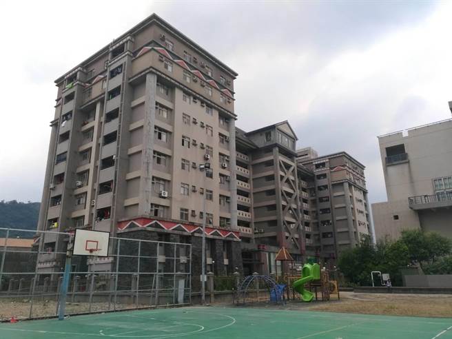 新北市新店中正、三峡隆恩埔国宅长年来提供地方原住民承租，其中82户承租户今年8月底租约将到期。原民局考量疫情，公告延缓搬迁半年。（原民局提供）