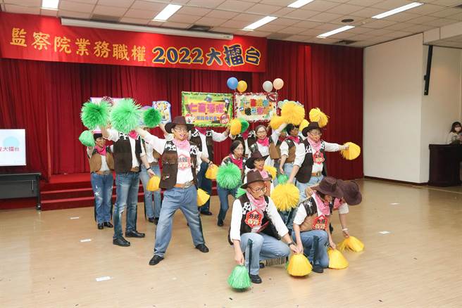 监察院办理「监察院业务职权大擂台」活动，号召新进人员组成竞赛队伍，以寓教于乐方式、啦啦队方式，重温学习之趣。（监察院提供）